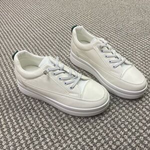 NWOT White Platform faux Leather Sneakers size 40